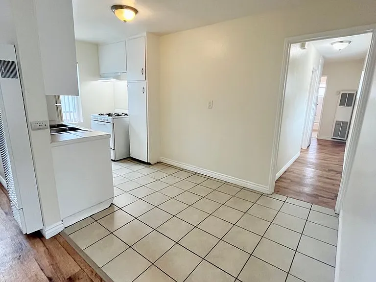 4438-44 Kansas St — Photo 14