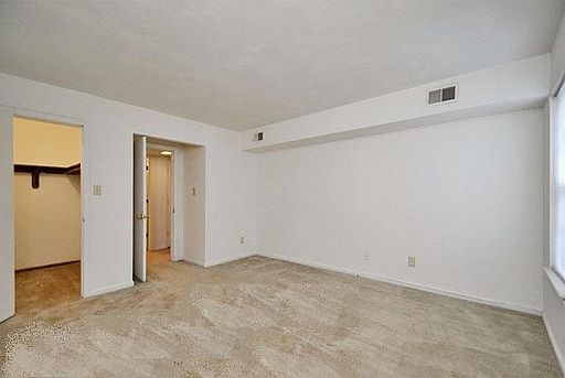 5th image of 139 Edna St APT C