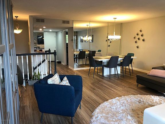 5th image of 4415 Saugus Ave APT 209