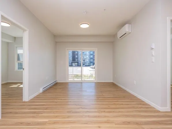 80 N Carrington Plz NW #101, Calgary, AB T3P 1Y3