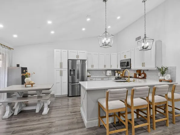 414 Springdale Circle, Palm Springs, FL 33461