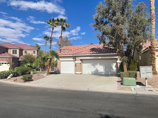 Curb Appeal - 3 car garage