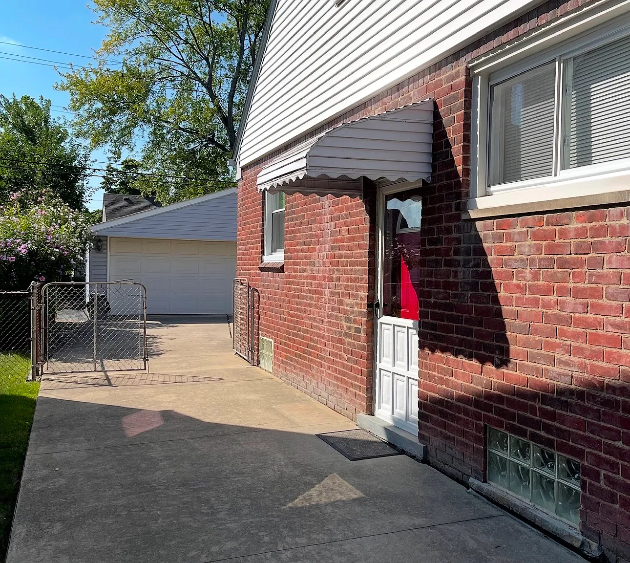 3158 Raymond Ave — Photo 2