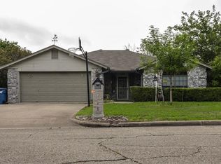 221 Ivy Ln, Hewitt, TX 76643