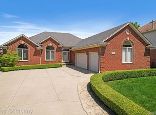 19559 Potomac Dr, Macomb, MI 48044