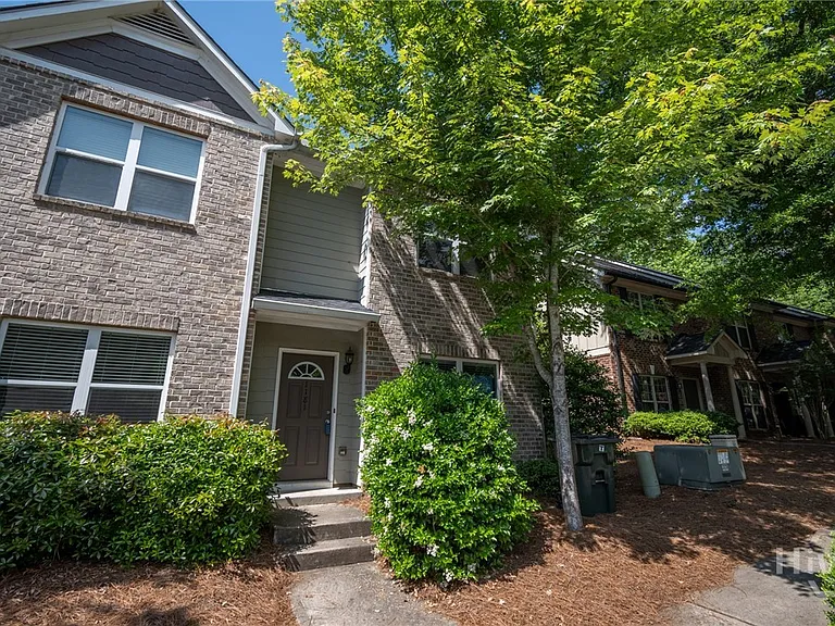 1131 Binghampton Cir — Photo 1