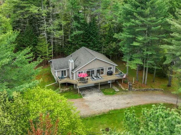 8 Fox Run Ln, Lake Placid, NY 12946