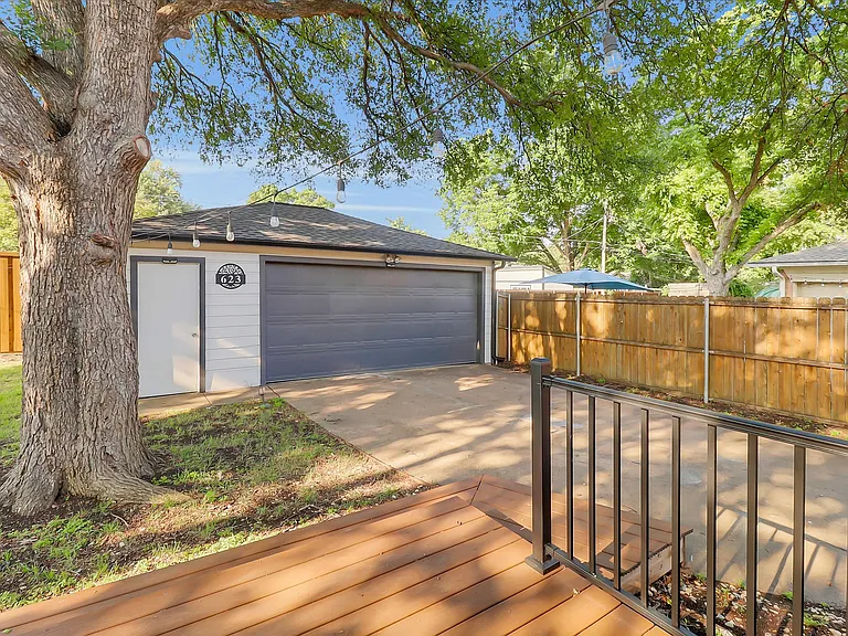 623 Greenleaf Dr — Photo 24