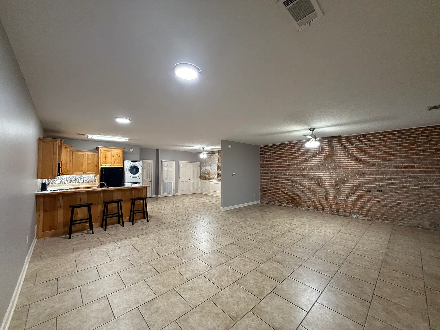 118 W Center St — Photo 4