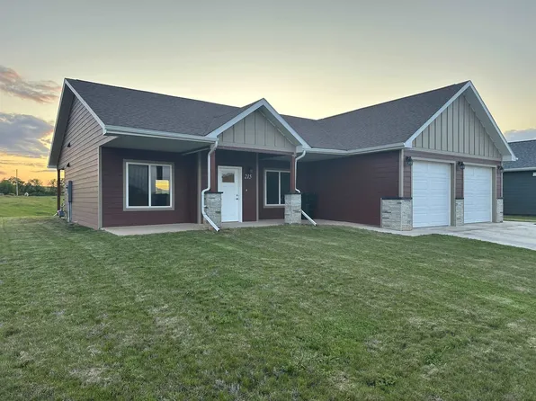215 Aurora Ave, Spearfish, SD 57783