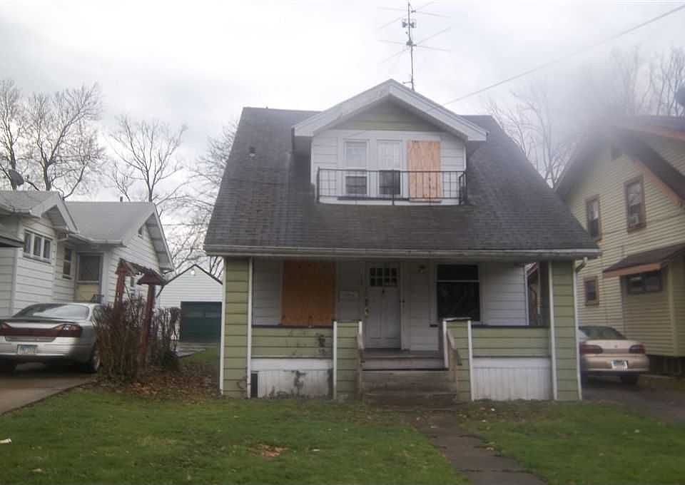 1st image of 185 E Ravenwood Ave