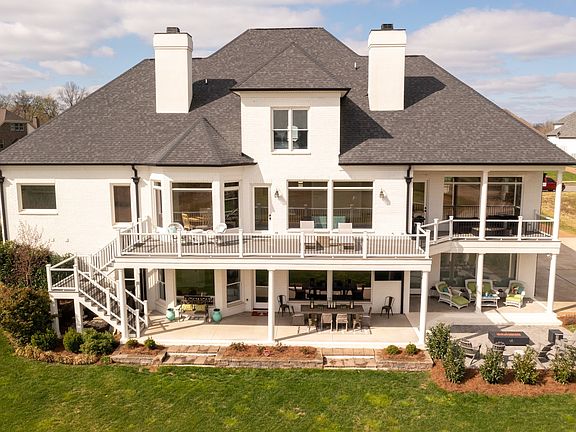 3rd image of 1575 Foxland Blvd