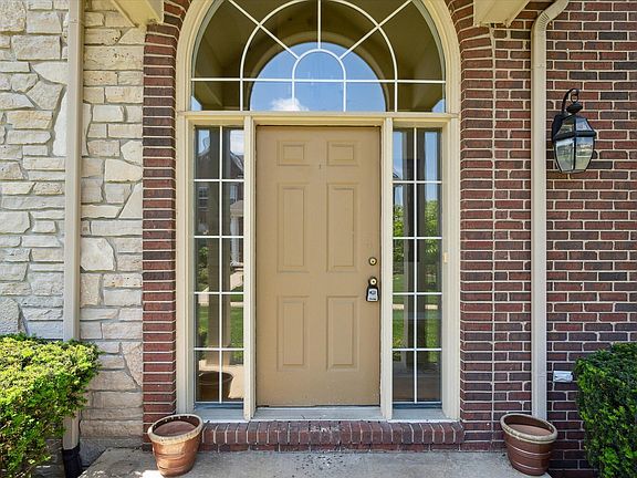 4th image of 1304 E Crystal Cir