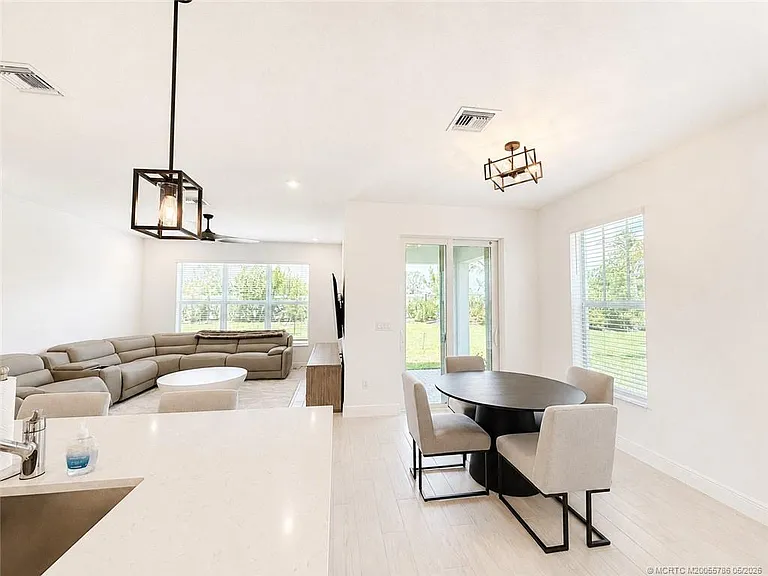 3583 NW Solange Ct — Photo 4
