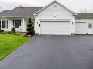 1035 Whisper Ridge Dr, Chittenango, NY 13037