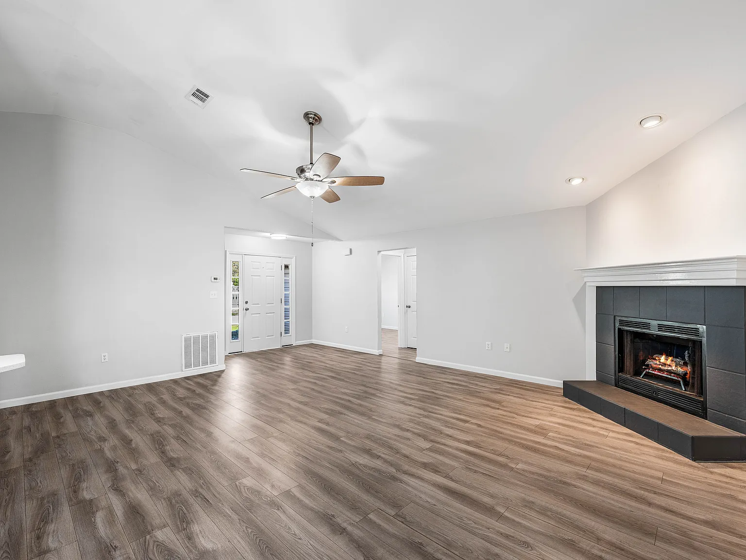 3 bed, 1500 sqft, $3,000 — Photo 4