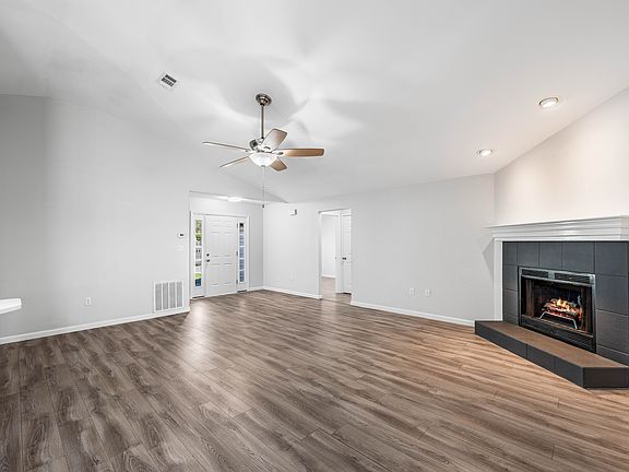 4th image of 109 Rivercrest Cir