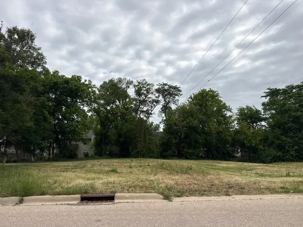 832 Emerald Ln, Machesney Park, IL 61115