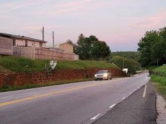 Exterior Neighborhood (street photo)