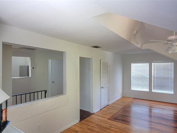 3rd image of 301 S Osprey Ave #301