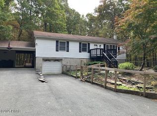 120 Forest View Dr, Hawley, PA 18428