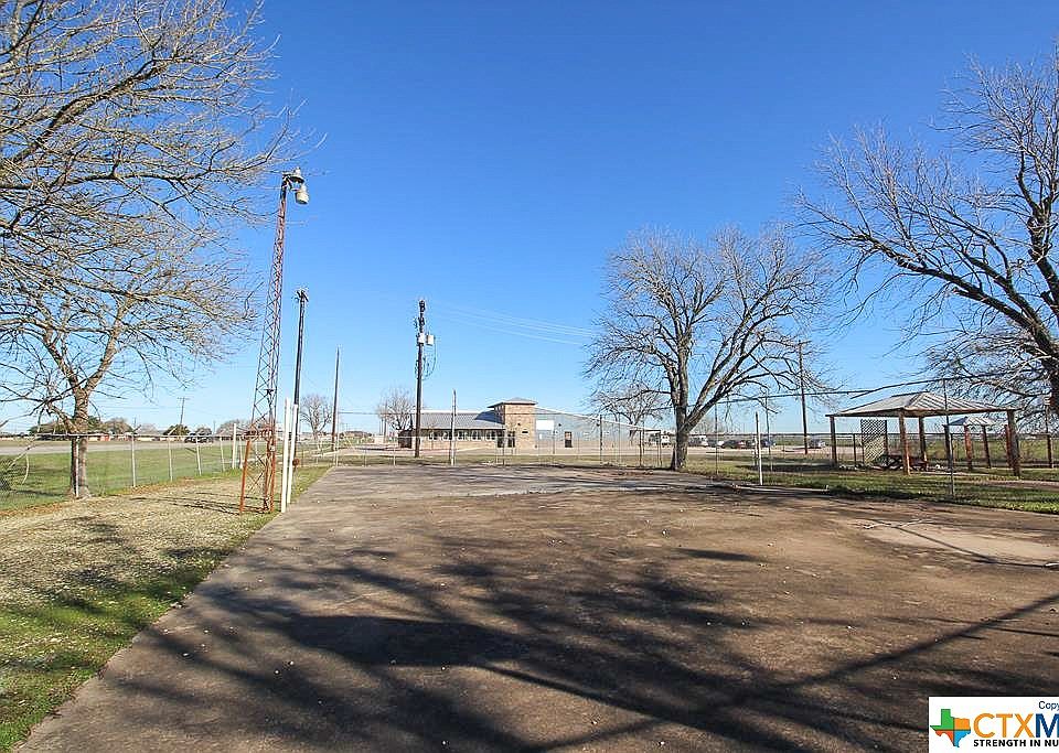 2106 S Colorado St, Lockhart, TX 78644 Zillow