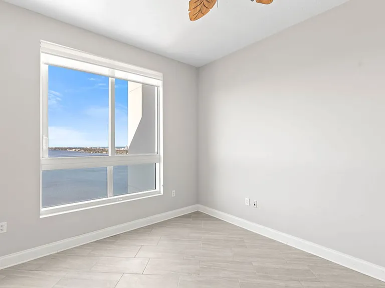 241 Riverside Dr #2610 — Photo 29