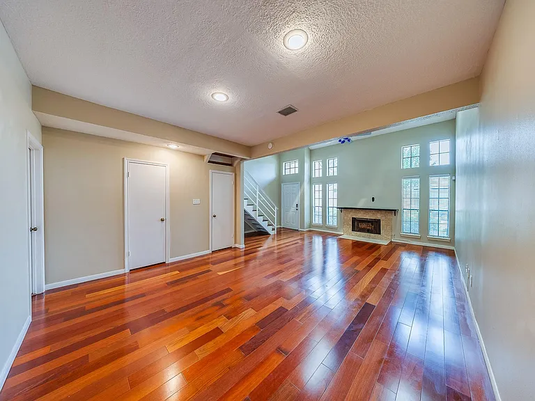 1018 Memorial Village Dr #124 — Photo 9