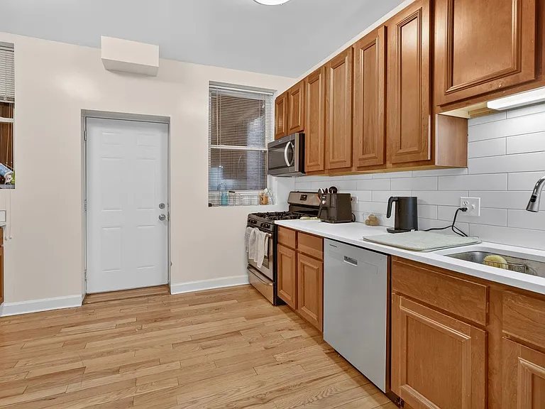 961 W Fletcher St #1 — Photo 13