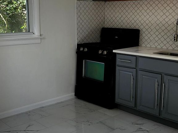 3rd image of 6142 Lawndale St #1