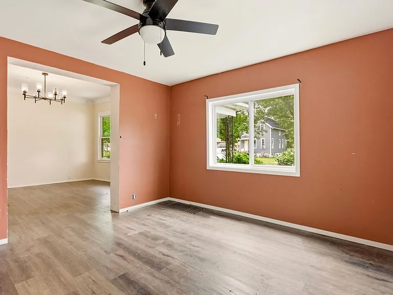 123 Woodside Ln — Photo 5