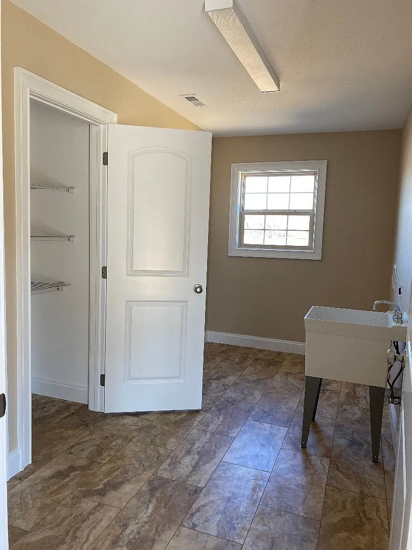 3 bed, 1800 sqft, $2,200 — Photo 3
