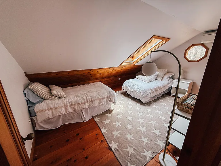4th bedroom with two twin beds