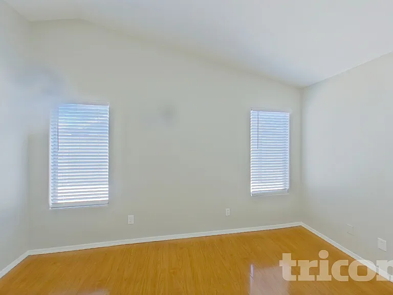 9002 W Palm Ln — Photo 7
