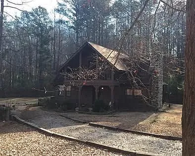 907 Vaughn Dr — Photo 1