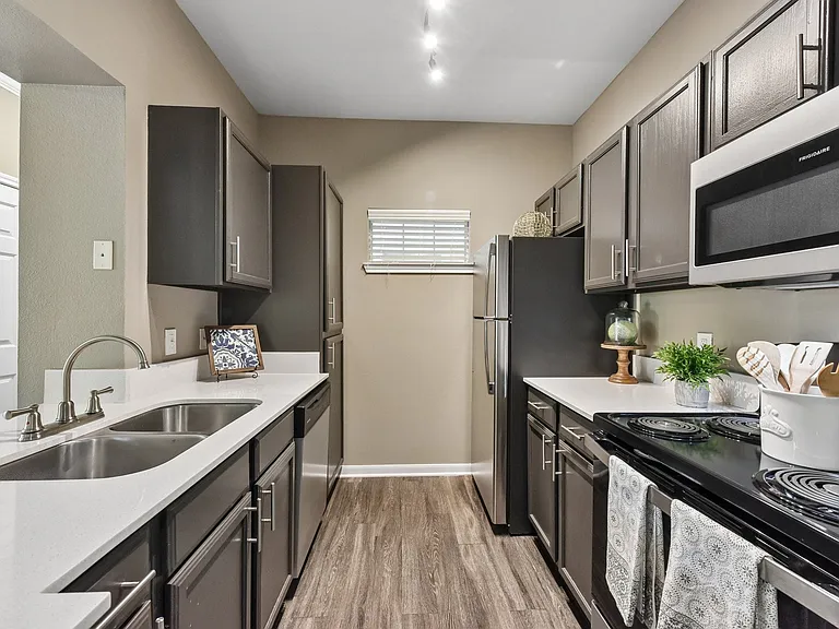 Madison Dell Ranch Apartments — Photo 26