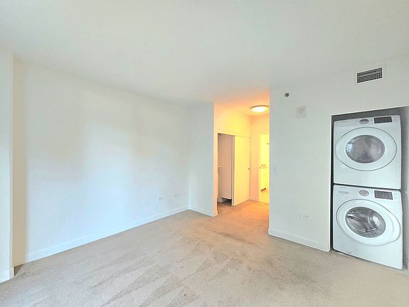 5th image of 425 W Beech St Unit 852