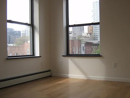 Rented by Skyline Group Real Estate | media 9