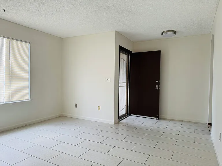 Glendora Ct — Photo 3