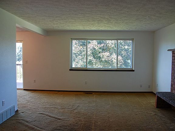 3rd image of 1125 E Stanley Dr