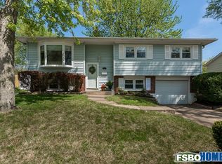 3601 Greenbrier Dr, Bettendorf, IA 52722