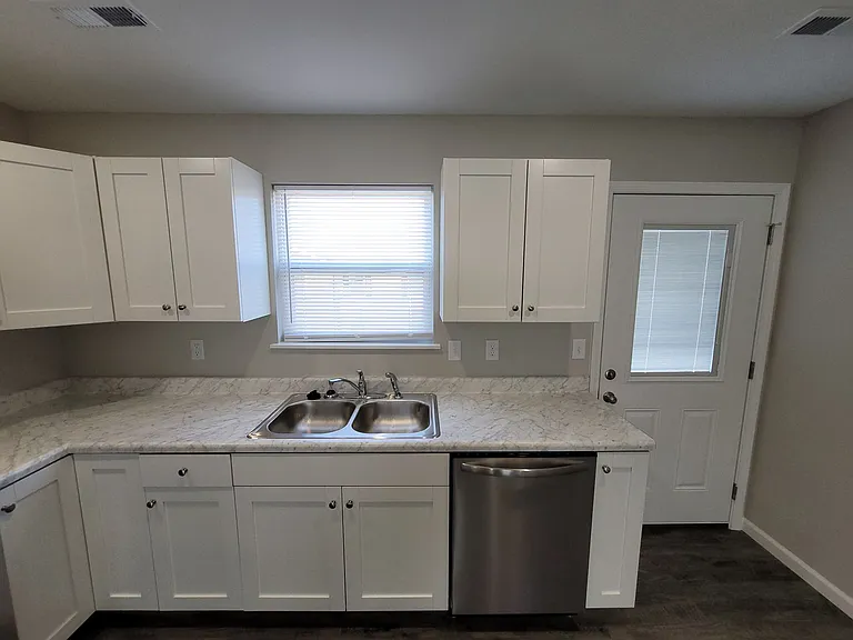 Creekside Apartments — Photo 32