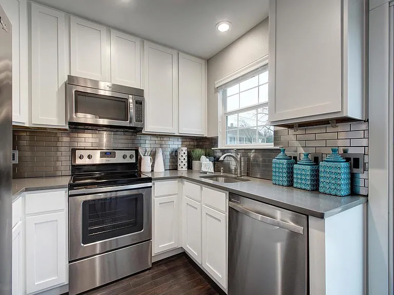 202 S College St #14 — Photo 10