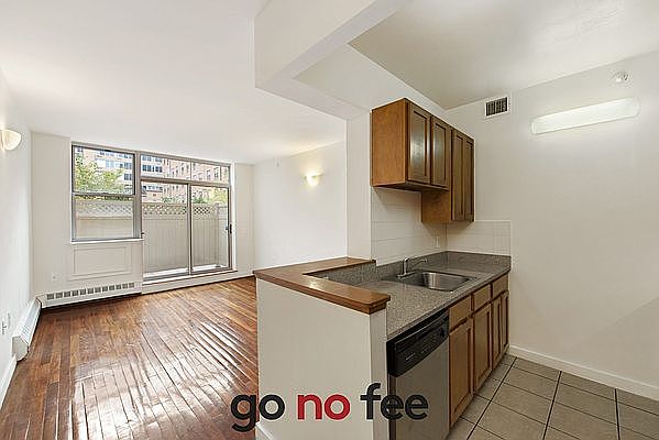 1st image of 444 Manhattan Ave APT 1P