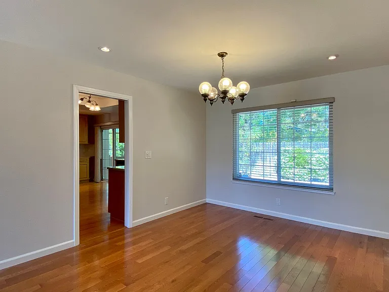 764 Starbush Dr — Photo 6