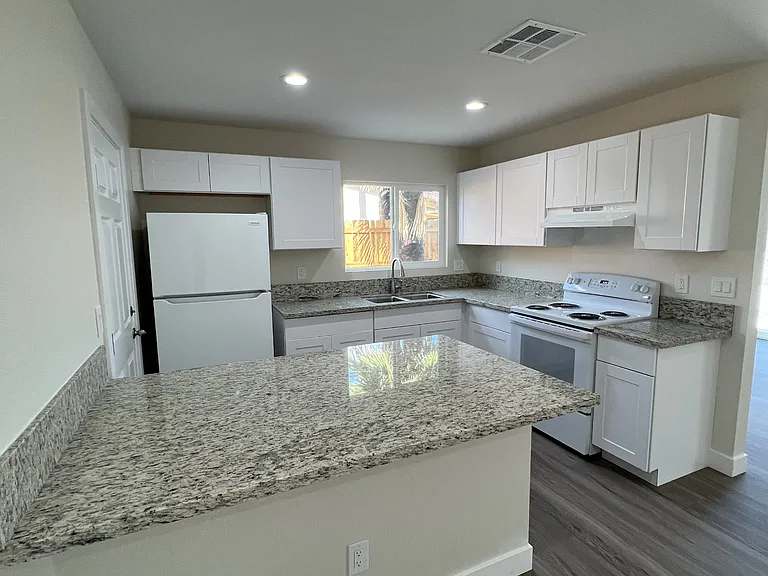 3608 W Bonanza Rd — Photo 14