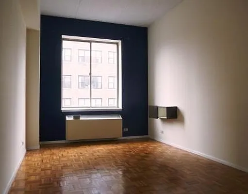 Rented by Siderow Residential Group | media 3