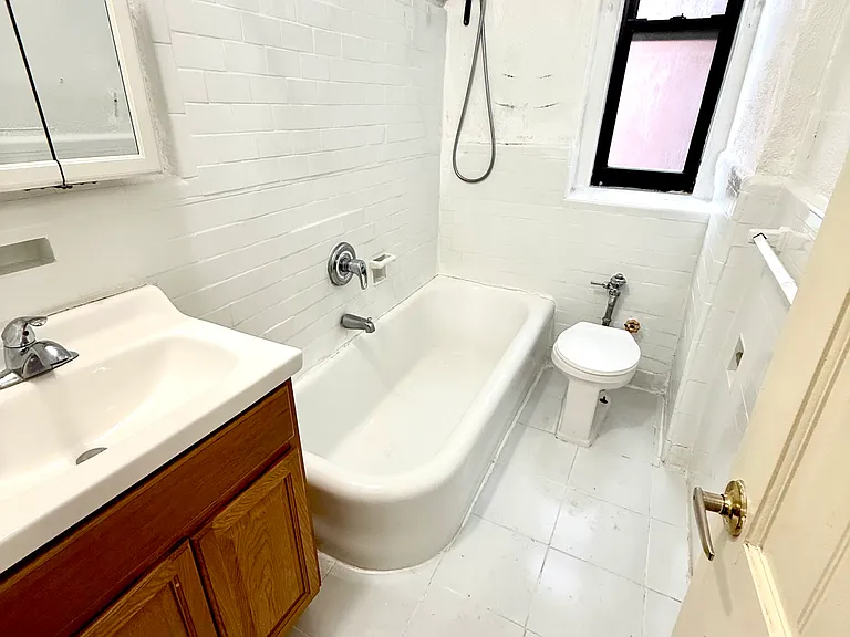 2855 Claflin Ave #3A — Photo 4