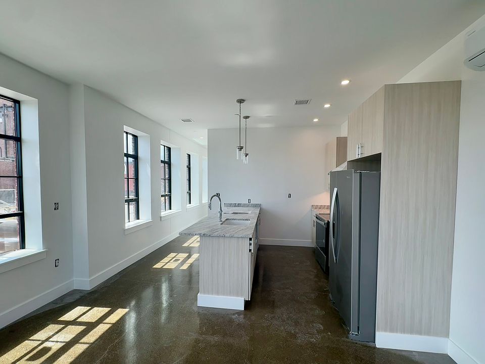 Building Photo 5