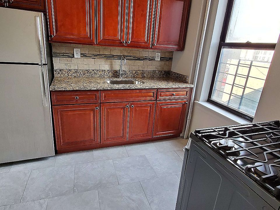 1st image of 2420 Davidson Ave APT 2C